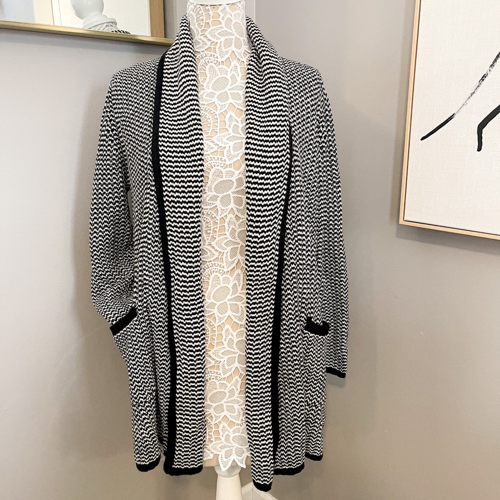 BB Dakota B/W Cardigan